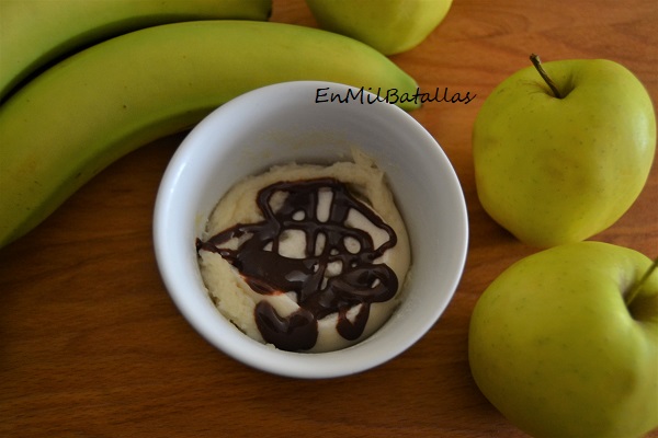 Budines de plátano con coco y salsa de chocolate - En Mil Batallas