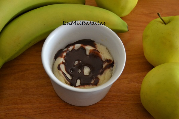 Budines de plátano con coco y salsa de chocolate - En Mil Batallas