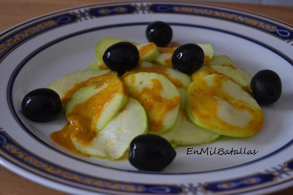 Calabacines aliñados con aceitunas negras - En Mil Batallas