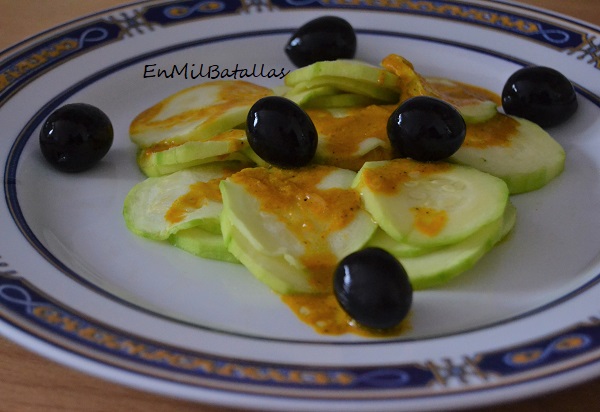 Calabacines aliñados con aceitunas negras - En Mil Batallas