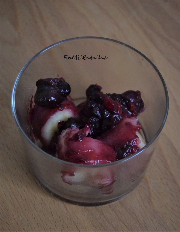 Postre de frutas rojas en vaso - En Mil Batallas