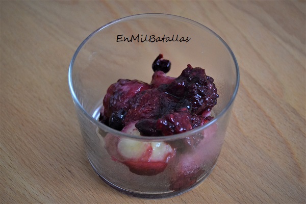 Postre de frutas rojas en vaso - En Mil Batallas