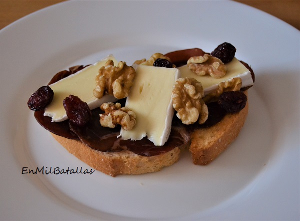 Tostadas de brie con cecina - En Mil Batallas