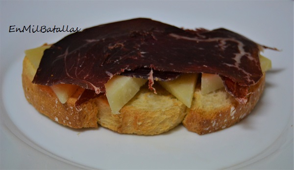 Tostadas de cecina con queso de oveja - En Mil Batallas